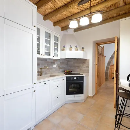 Traditional House Leventis Apartment *
